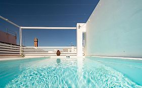 The Artist'S House With Private Pool